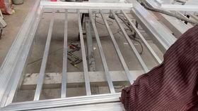 老式床围栏安装视频